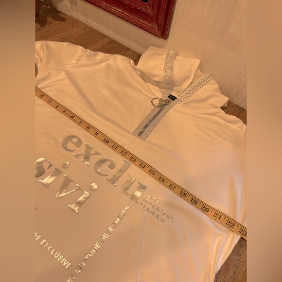 🤍TRICOTTO – WHITE HOODED TOP WITH ZIP DETAIL – EST. SIZE XL–XXL - Picture 3 of 9